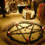 Cómo trazar un círculo mágico (con el pentáculo) para tus rituales.